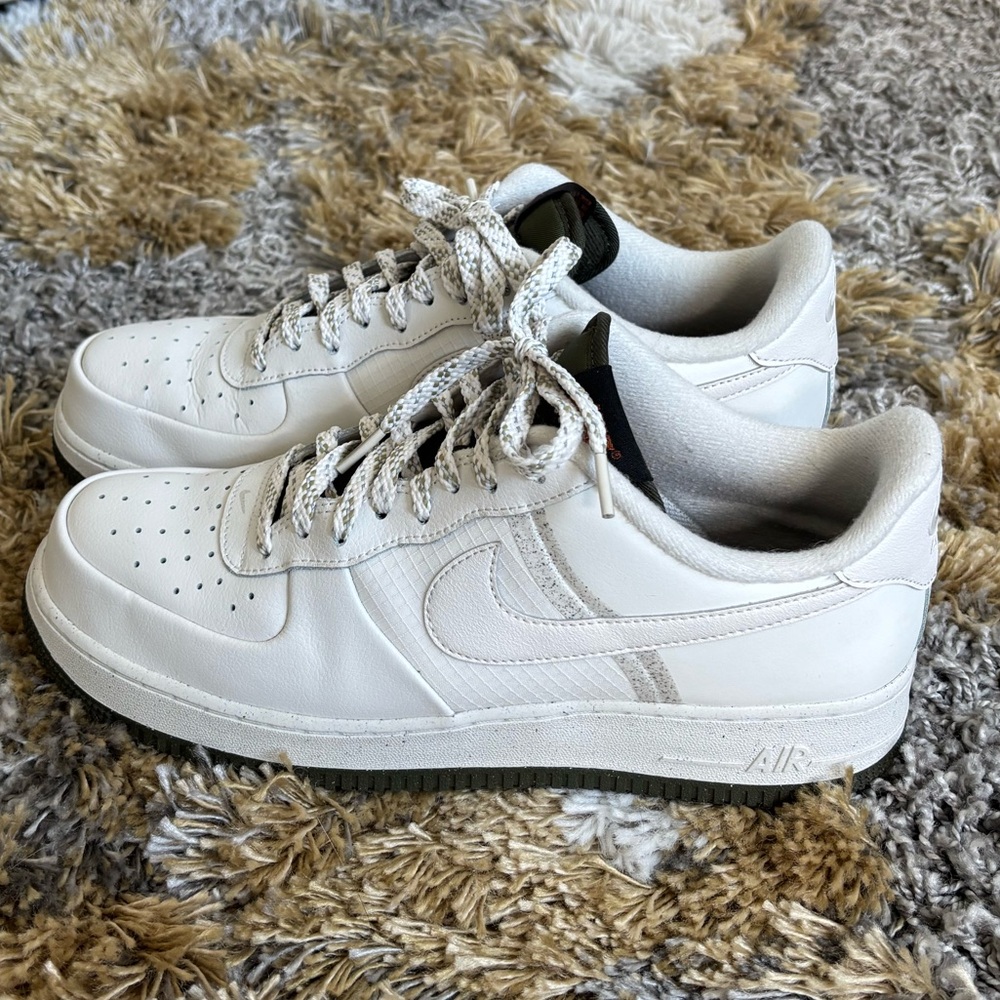 Nike Men’s Air Force 1, ‘07 LV8 Cargo Khaki Dark Russet. Size 11